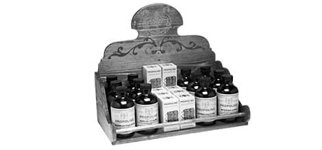 APIVITA создает лечебные шампуни с экстрактами трав в стеклянных бутылках.